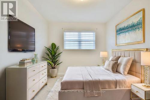 18 Valley Drive, Barrie, ON - Indoor Photo Showing Bedroom