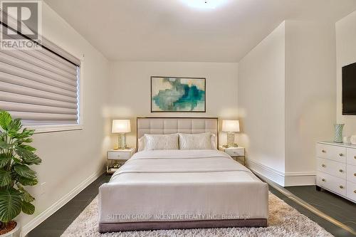 18 Valley Drive, Barrie, ON - Indoor Photo Showing Bedroom