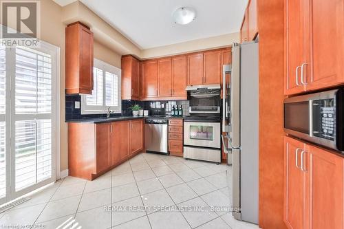 225 Andrews Trail, Milton, ON - Indoor Photo Showing Kitchen