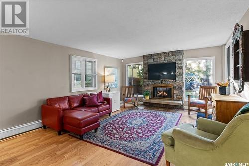 1414 Lorne Avenue, Saskatoon, SK - Indoor Photo Showing Living Room With Fireplace