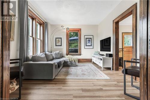 1588 5Th Avenue A W, Owen Sound, ON - Indoor Photo Showing Living Room