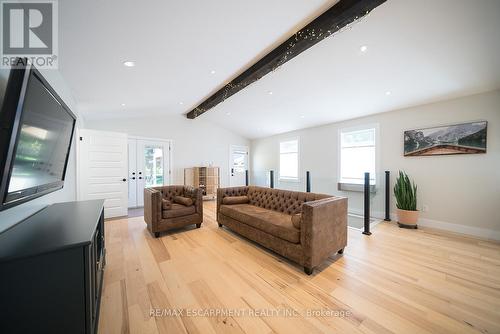 122 Brant Road, Brant, ON - Indoor Photo Showing Living Room