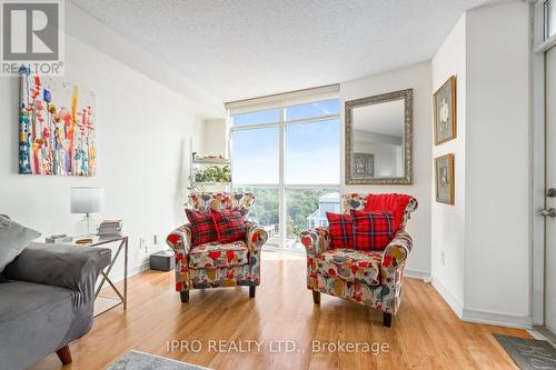 1606 - 9 George Street, Brampton, ON - Indoor Photo Showing Living Room