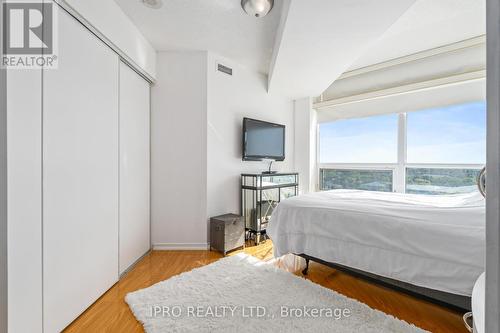 1606 - 9 George Street, Brampton, ON - Indoor Photo Showing Bedroom