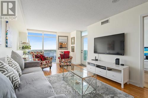 1606 - 9 George Street, Brampton, ON - Indoor Photo Showing Living Room