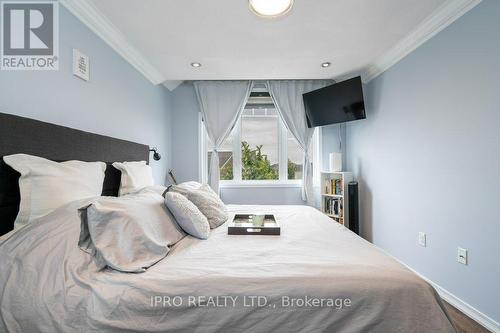 25 Alnwick Avenue, Caledon, ON - Indoor Photo Showing Bedroom