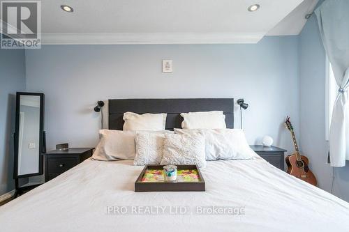 25 Alnwick Avenue, Caledon, ON - Indoor Photo Showing Bedroom