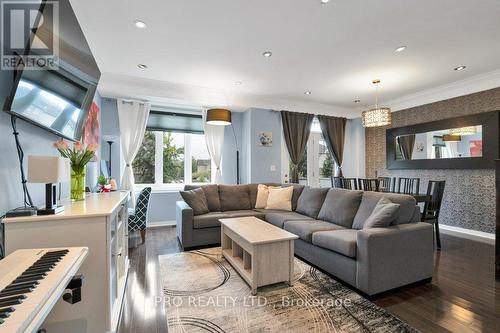 25 Alnwick Avenue, Caledon, ON - Indoor Photo Showing Living Room