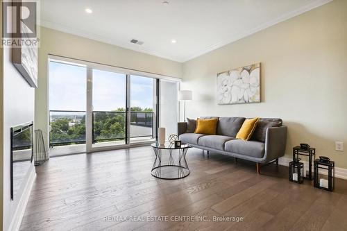 308 - 1878 Gordon Street, Guelph, ON - Indoor Photo Showing Living Room