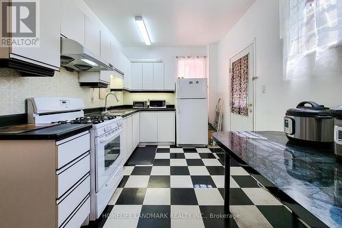 56 Arthur Avenue N, Hamilton, ON - Indoor Photo Showing Kitchen