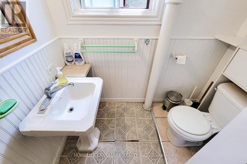 56 Arthur Avenue N, Hamilton, ON - Indoor Photo Showing Bathroom