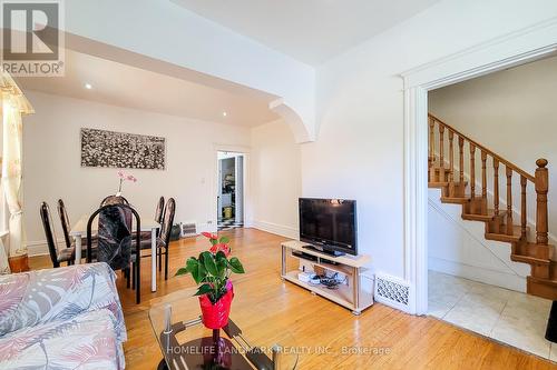 56 Arthur Avenue N, Hamilton, ON - Indoor Photo Showing Living Room