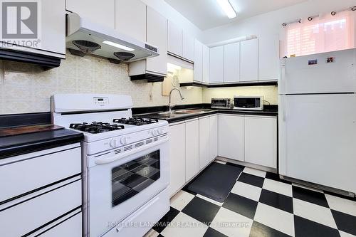 56 Arthur Avenue N, Hamilton, ON - Indoor Photo Showing Kitchen