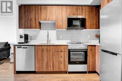 2804 - 15 Wellington Street, Kitchener, ON - Indoor Photo Showing Kitchen