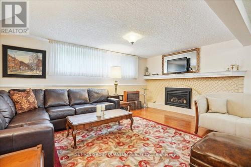 19 Meadowbrook Crescent, St. Catharines, ON - Indoor Photo Showing Living Room With Fireplace