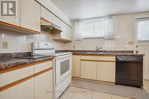 19 Meadowbrook Crescent, St. Catharines, ON - Indoor Photo Showing Kitchen