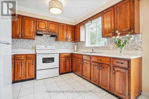 19 Meadowbrook Crescent, St. Catharines, ON - Indoor Photo Showing Kitchen