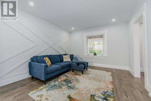 58 John Street W, Waterloo, ON - Indoor Photo Showing Living Room