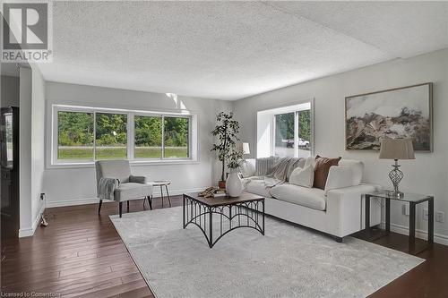 1838 Regional 97 Road, Flamborough, ON - Indoor Photo Showing Living Room