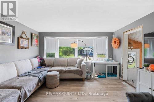 114 - 529 Old Highway 2, Quinte West, ON - Indoor Photo Showing Living Room