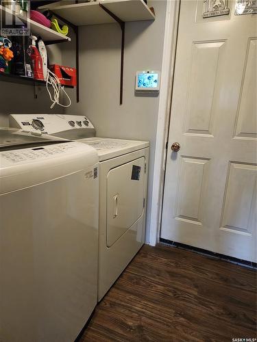 139 Neusch Crescent, Saskatoon, SK - Indoor Photo Showing Laundry Room