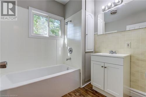 Bathroom - 527 8Th St A E, Owen Sound, ON - Indoor Photo Showing Bathroom