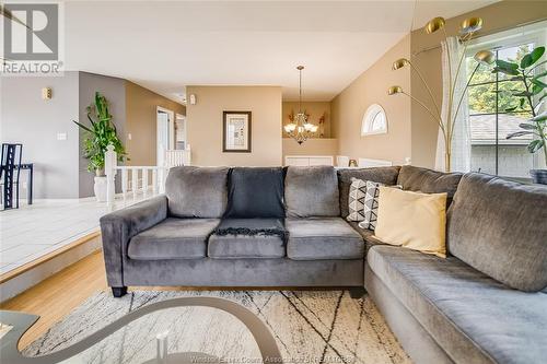 2153 Dominion, Windsor, ON - Indoor Photo Showing Living Room