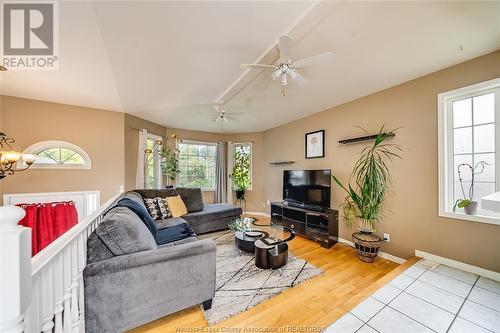 2153 Dominion, Windsor, ON - Indoor Photo Showing Living Room