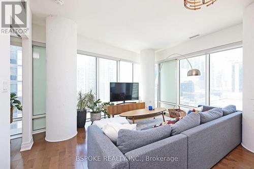 1502 - 8 The Esplanade, Toronto, ON - Indoor Photo Showing Living Room