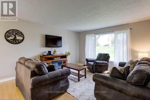 185 Albert Street, Arran-Elderslie, ON - Indoor Photo Showing Living Room