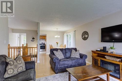 185 Albert Street, Arran-Elderslie, ON - Indoor Photo Showing Living Room