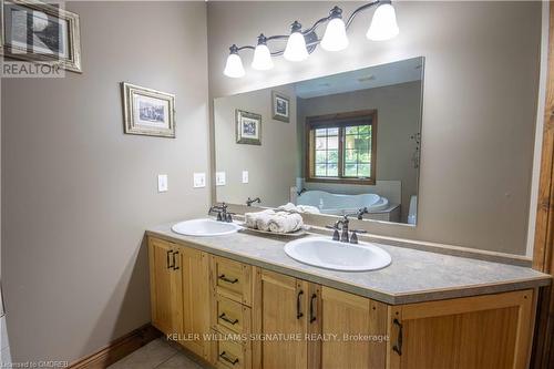 165 Lakeshore Drive, Hastings Highlands, ON - Indoor Photo Showing Bathroom