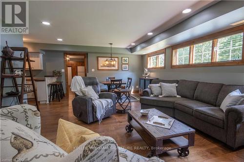 165 Lakeshore Drive, Hastings Highlands, ON - Indoor Photo Showing Living Room