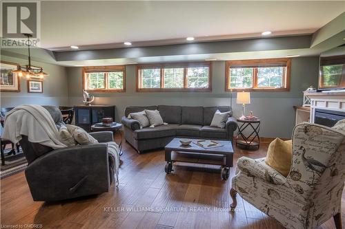 165 Lakeshore Drive, Hastings Highlands, ON - Indoor Photo Showing Living Room