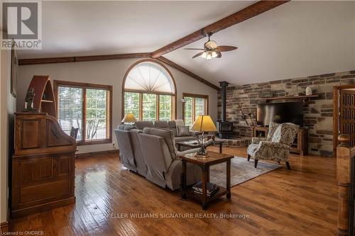 165 Lakeshore Drive, Hastings Highlands, ON - Indoor Photo Showing Living Room