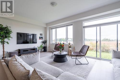 112 Freedom Crescent, Hamilton, ON - Indoor Photo Showing Living Room