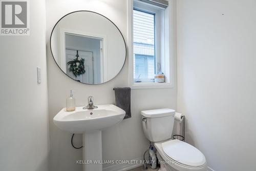 112 Freedom Crescent, Hamilton, ON - Indoor Photo Showing Bathroom