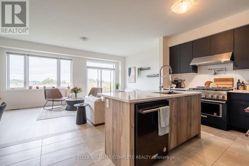 112 Freedom Crescent, Hamilton, ON - Indoor Photo Showing Kitchen