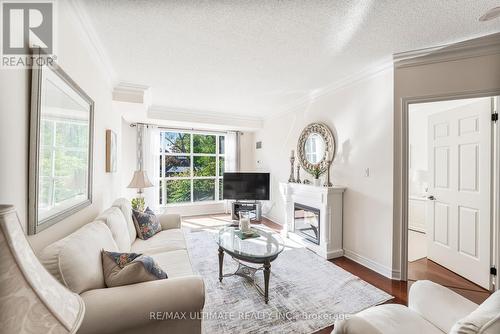 203 - 3085 Bloor Street W, Toronto, ON - Indoor Photo Showing Living Room