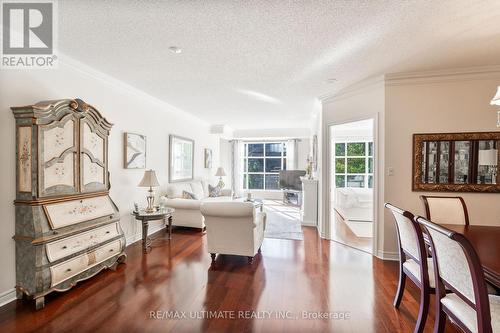 203 - 3085 Bloor Street W, Toronto, ON - Indoor Photo Showing Dining Room