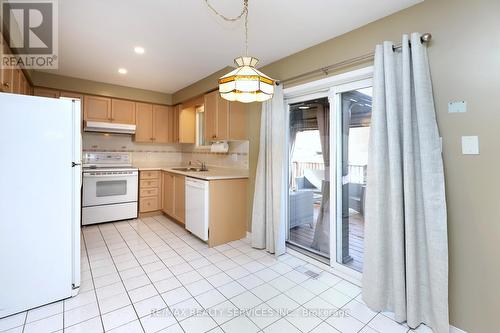 12 Summerfield Crescent, Brampton, ON - Indoor Photo Showing Kitchen