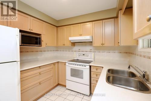 12 Summerfield Crescent, Brampton, ON - Indoor Photo Showing Kitchen With Double Sink