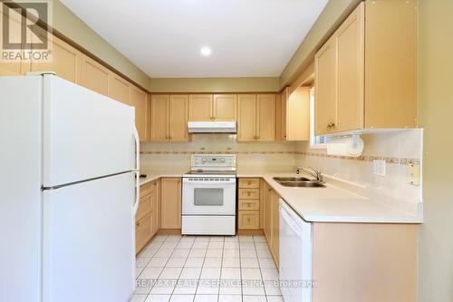 12 Summerfield Crescent, Brampton, ON - Indoor Photo Showing Kitchen With Double Sink