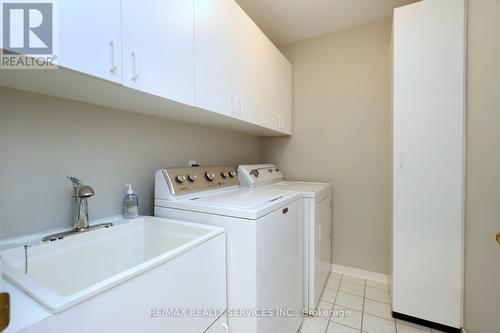 12 Summerfield Crescent, Brampton, ON - Indoor Photo Showing Laundry Room