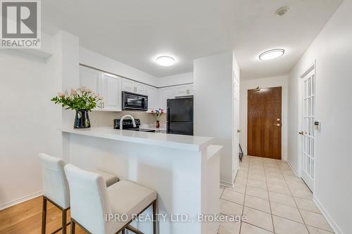 506 - 7 Michael Power Place, Toronto, ON - Indoor Photo Showing Kitchen