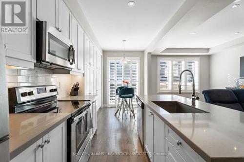 22 Abigail Crescent, Caledon, ON - Indoor Photo Showing Kitchen With Upgraded Kitchen