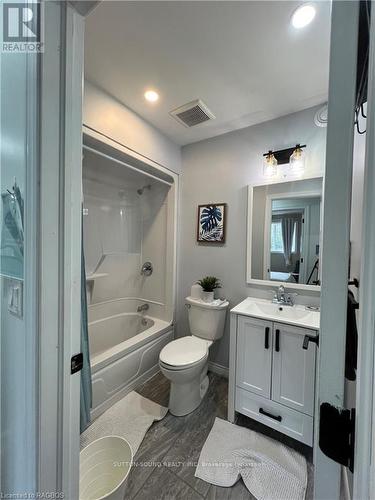 587 Dorcas Bay Road, Northern Bruce Peninsula, ON - Indoor Photo Showing Bathroom