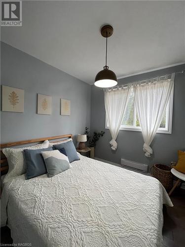 587 Dorcas Bay Road, Northern Bruce Peninsula, ON - Indoor Photo Showing Bedroom