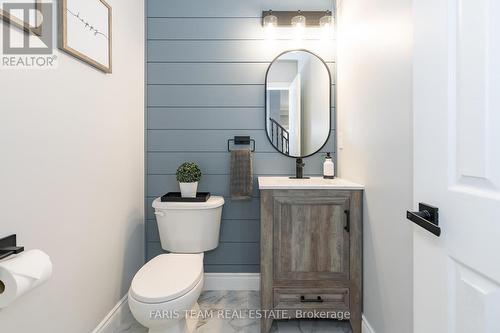 30 Connaught Lane, Barrie, ON - Indoor Photo Showing Bathroom