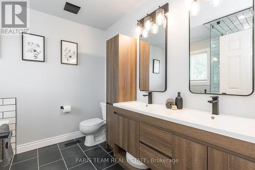 30 Connaught Lane, Barrie, ON - Indoor Photo Showing Bathroom